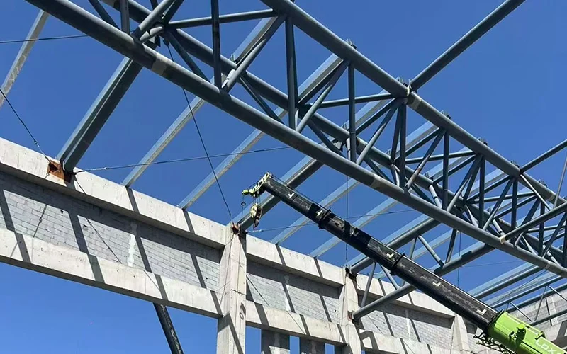 Construction of Steel Truss Roof Structures for Large-Span Buildings